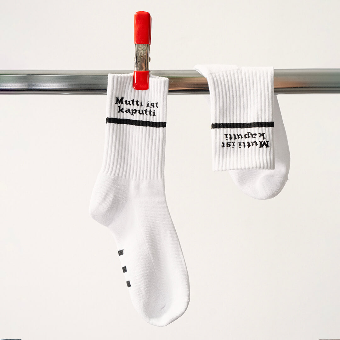 "Mutti ist kaputti" Socken – Viel Spass Studio