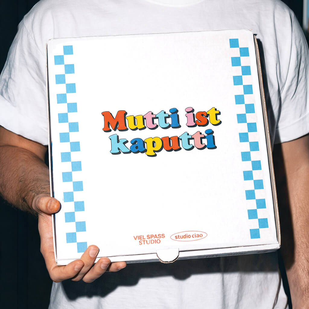 "Mutti ist kaputti" Karton 28x28x5 cm – Viel Spass Studio