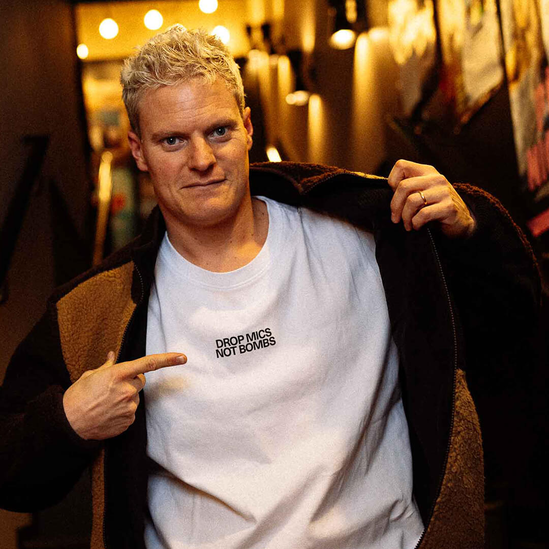 "Drop Mics Not Bombs" T-Shirt (oversized) – Viel Spass Studio