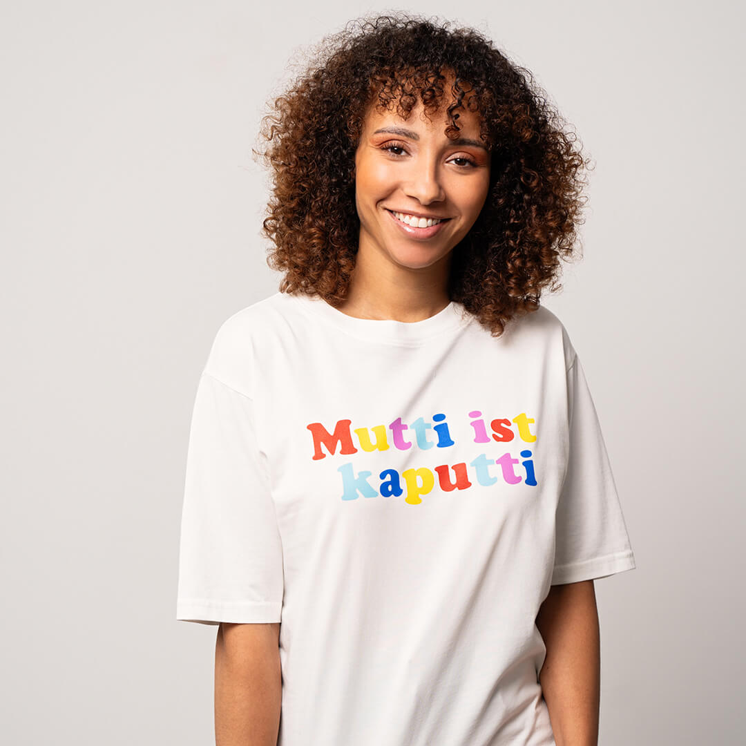 "Mutti ist kaputti" Shirt (oversized), weiss – Viel Spass Studio