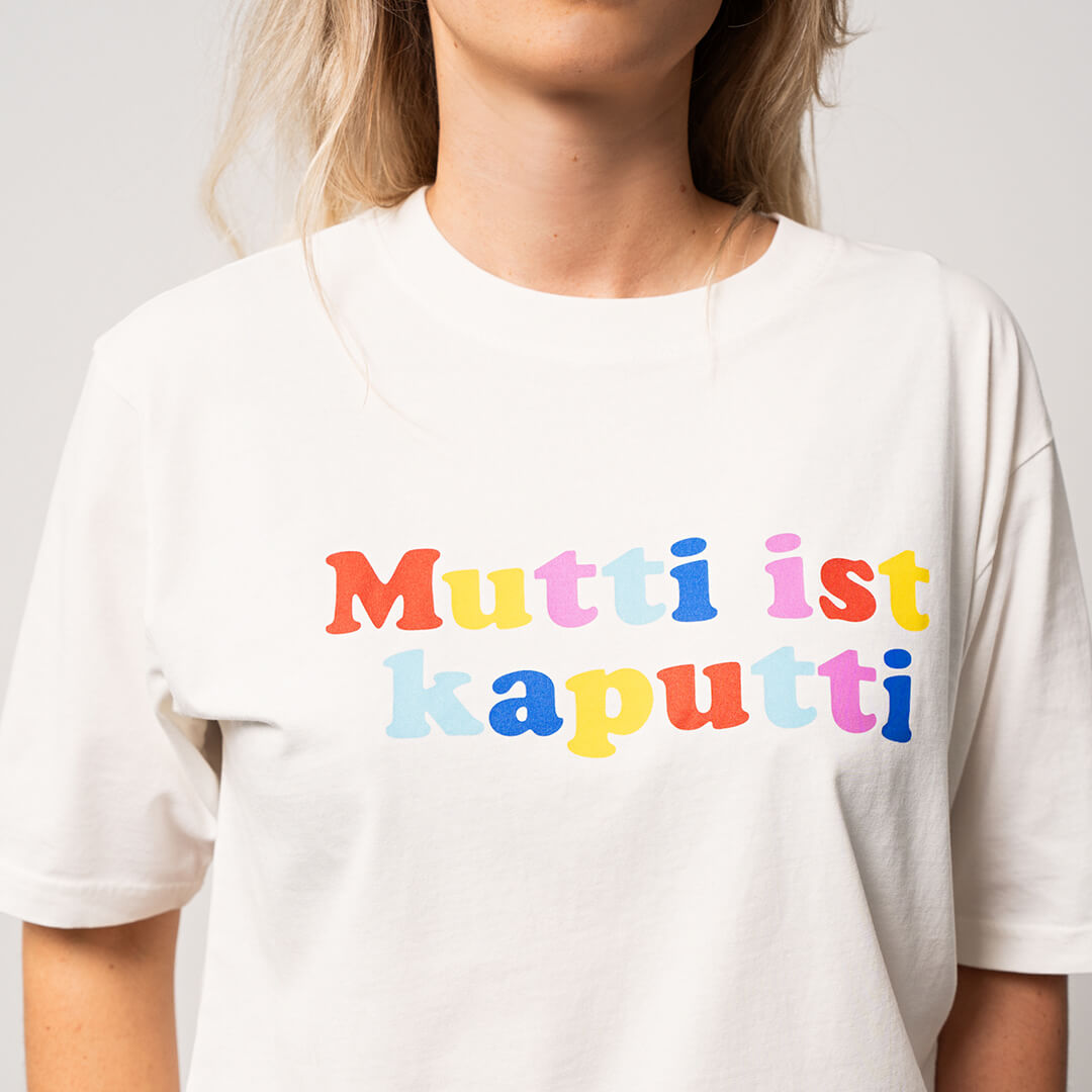 "Mutti ist kaputti" Shirt (oversized), weiss – Viel Spass Studio