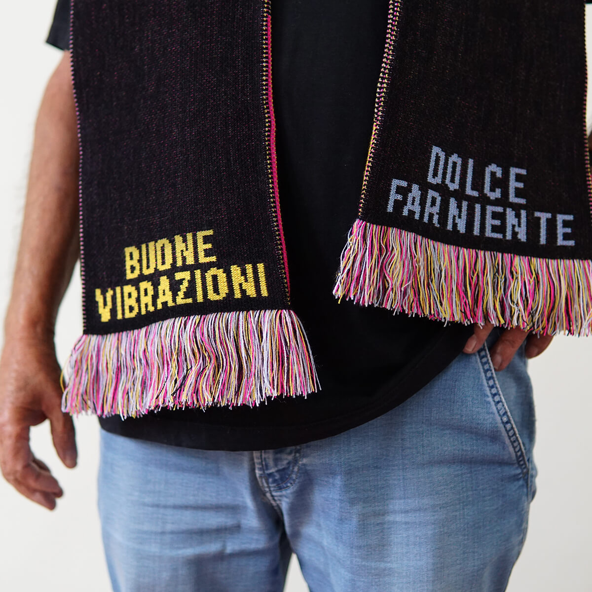 studio ciao tutto bene Schal in der Detailansicht. Fransen am Schal